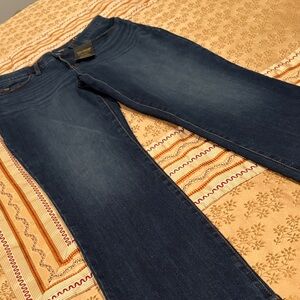 NWT Lee Jeans, Mid Rise, Straight Leg, Flex Motion, Regular Fit, Cotton Blend, 6